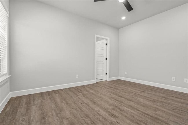 Building Photo - 1050 Sunshine Ct