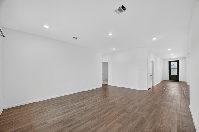 Building Photo - 3013 Myrtle Bch Ln