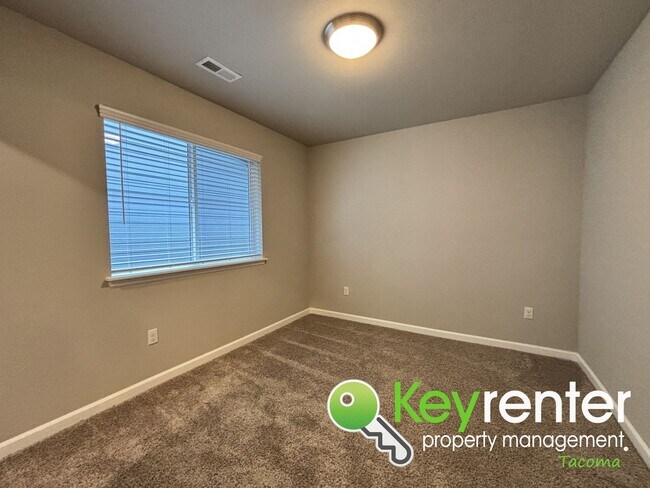 Building Photo - Beautiful 4 Bedroom 2.5 Bathroom Tacoma Home for Rent in Secluded Community!