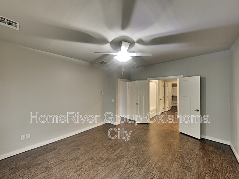 Building Photo - 17604 Hampton Park Dr