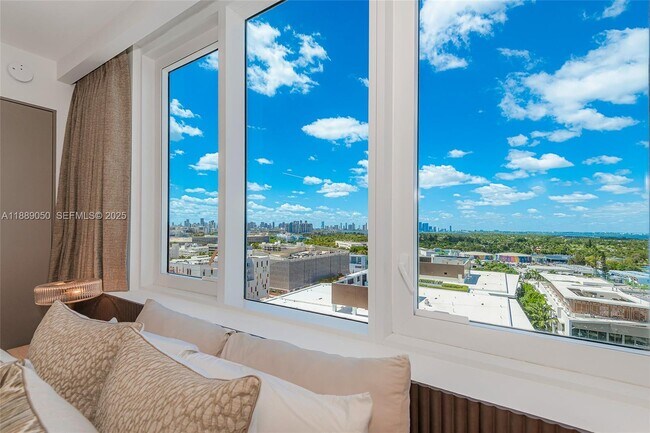 Building Photo - 2301 Collins Ave