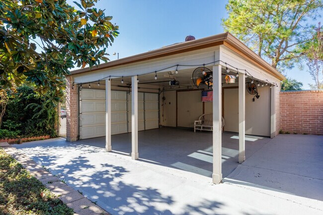 Building Photo - 15818 Val Vista Dr