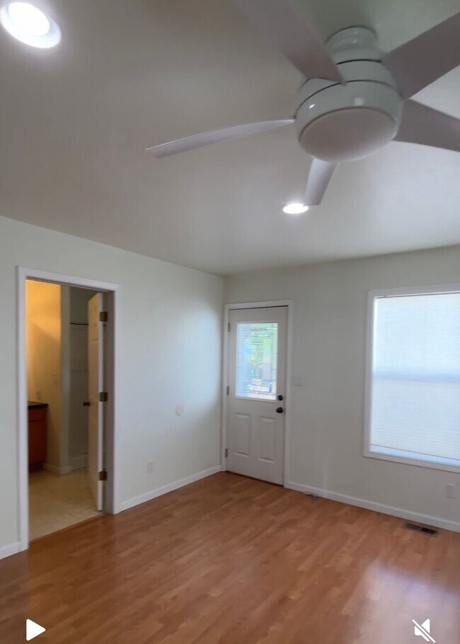 Building Photo - Large Lot Near Downtown Hillsboro