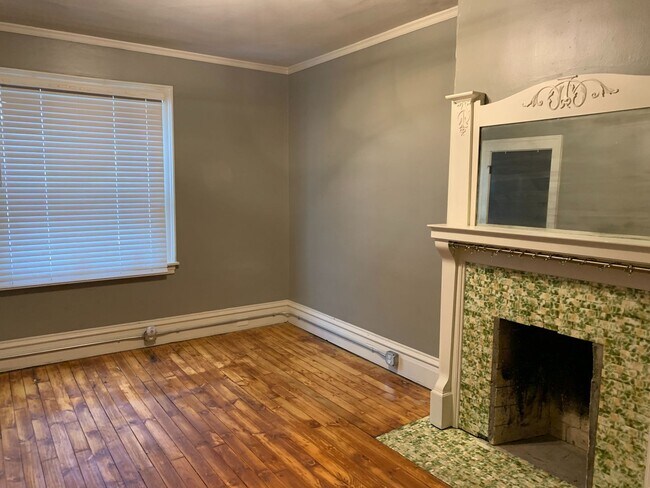 Building Photo - 827 S Braddock Ave