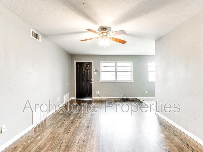 Building Photo - 608 Holoway Dr