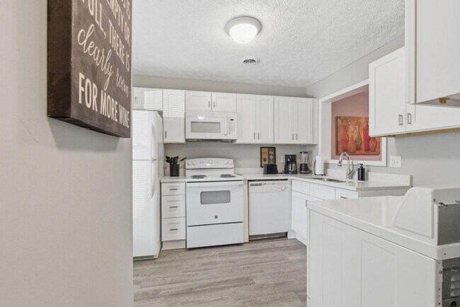 Building Photo - 1108 S Barnett Shoals Rd