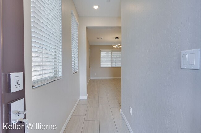 Building Photo - 3 br, 2.5 bath House - 932 Lotus Falls St