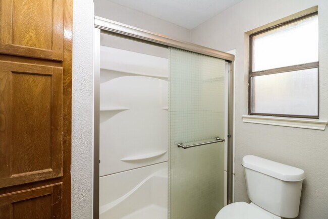 Building Photo - 721 Owens Dr