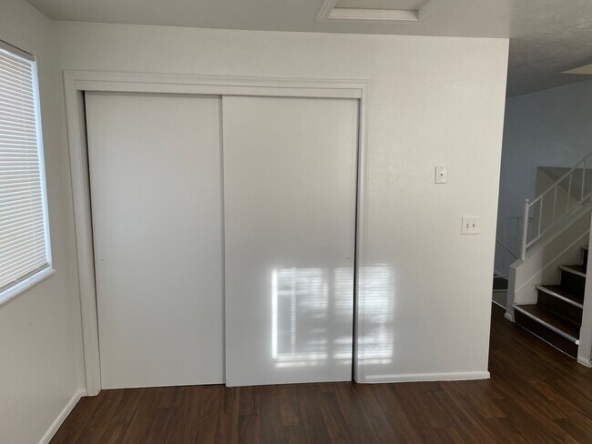 Building Photo - 3-Bedroom 1.5 Bath Twin-Home