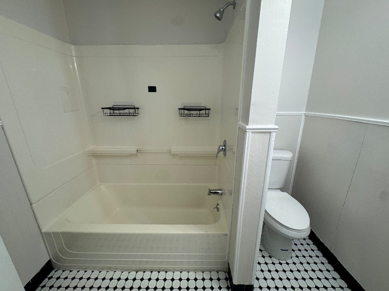 Building Photo - 416 Oak St