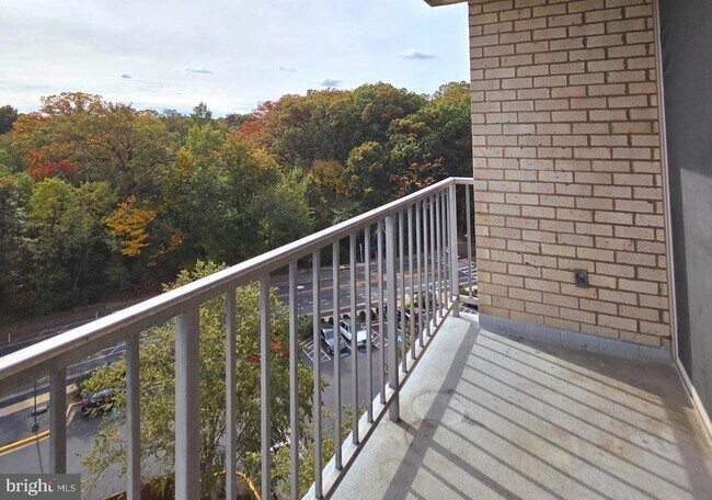 Building Photo - 2500 N Van Dorn St