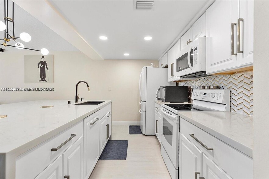 Building Photo - 1281 W Fairway Rd