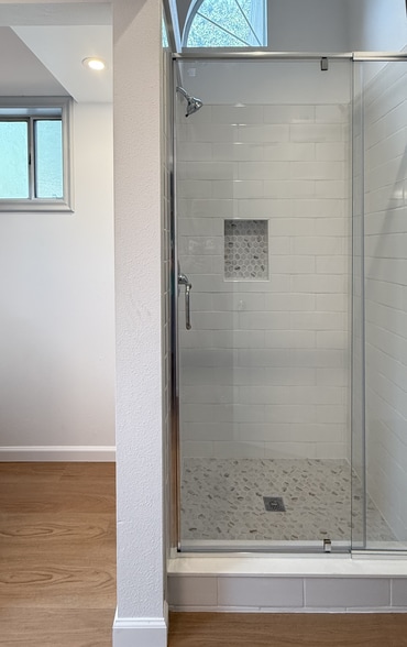 Building Photo - 1391 E Hillcrest Dr