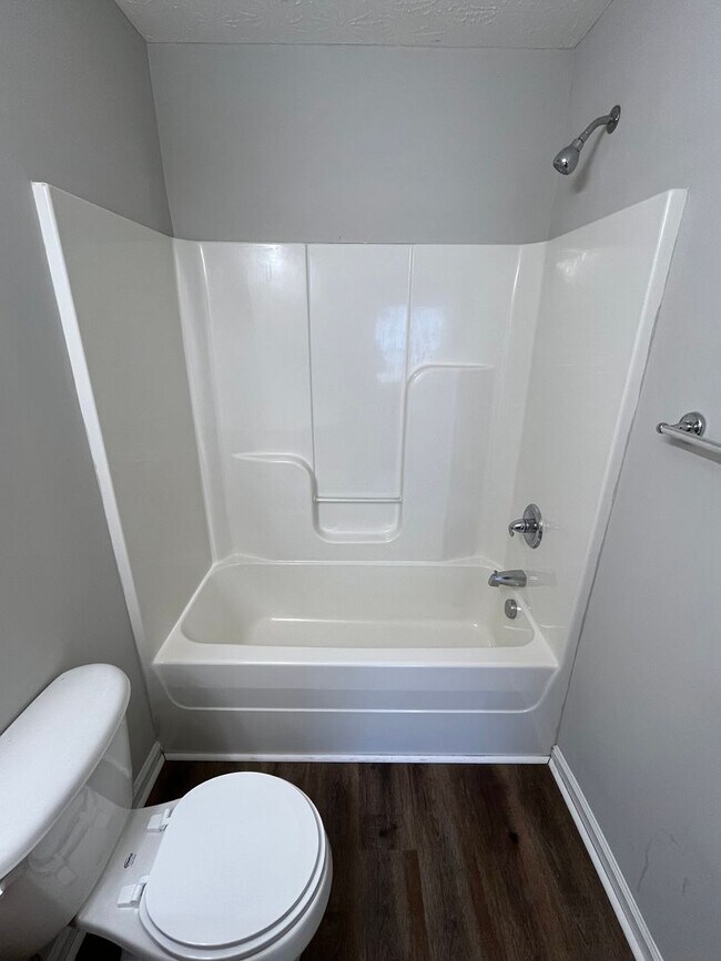 Building Photo - HALF OFF ONE MONTH AT UPPER STONE!