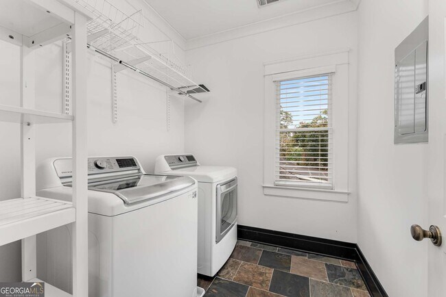 Building Photo - 546 Candler Park Dr NE