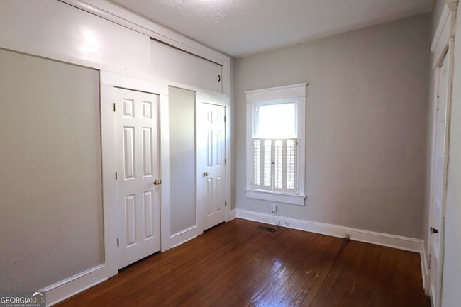 Building Photo - 217 Mountain View St