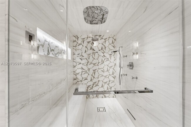 Building Photo - 5875 Collins Ave