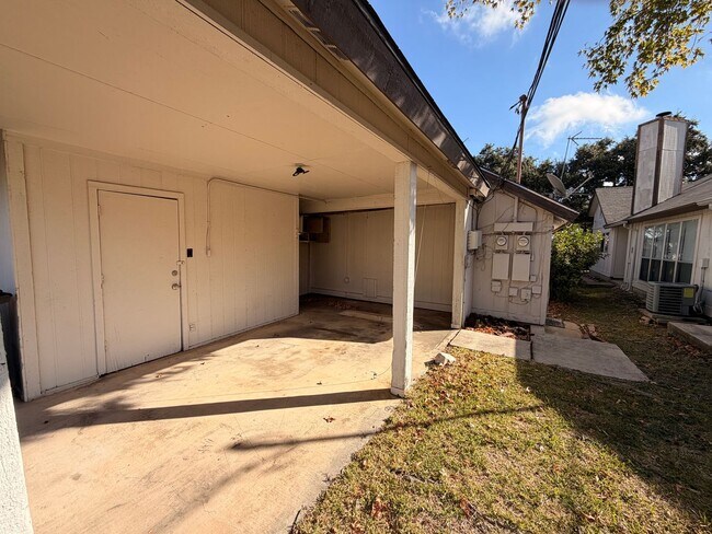 Building Photo - 8435 Cranberry Hill