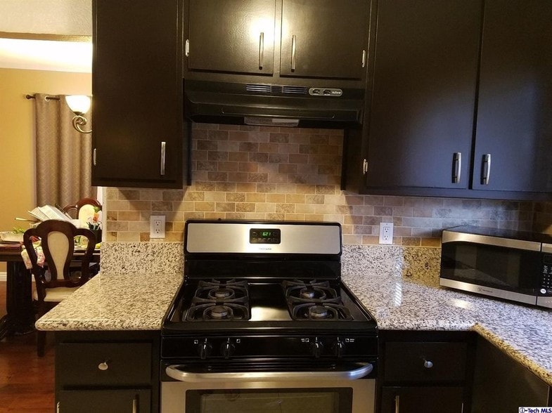 Kitchen, SS Appliances - 9414 Moonbeam Ave