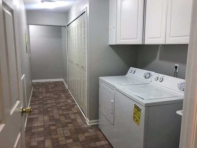 Building Photo - Sharp 2 bedroom, 2 bath upper condo in Nottingham  Cove sub for lease $1700 a month.