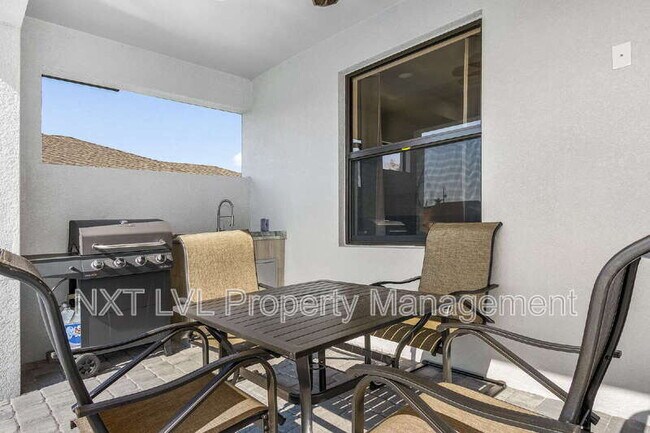 Building Photo - 318 SE 15th Terrace