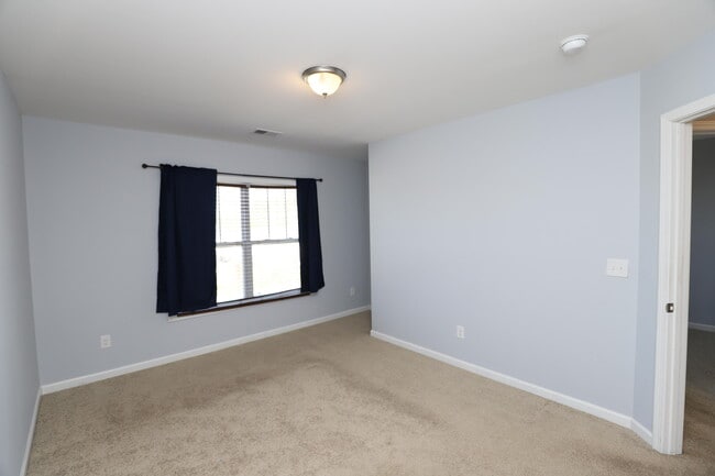 Building Photo - 1009 Providence Plantation Dr