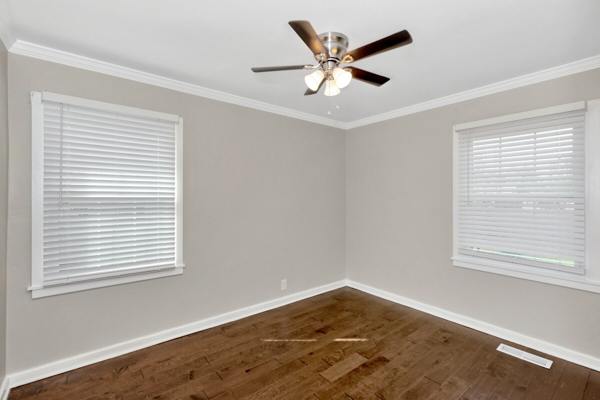 Building Photo - 3116 Hale Dr SW