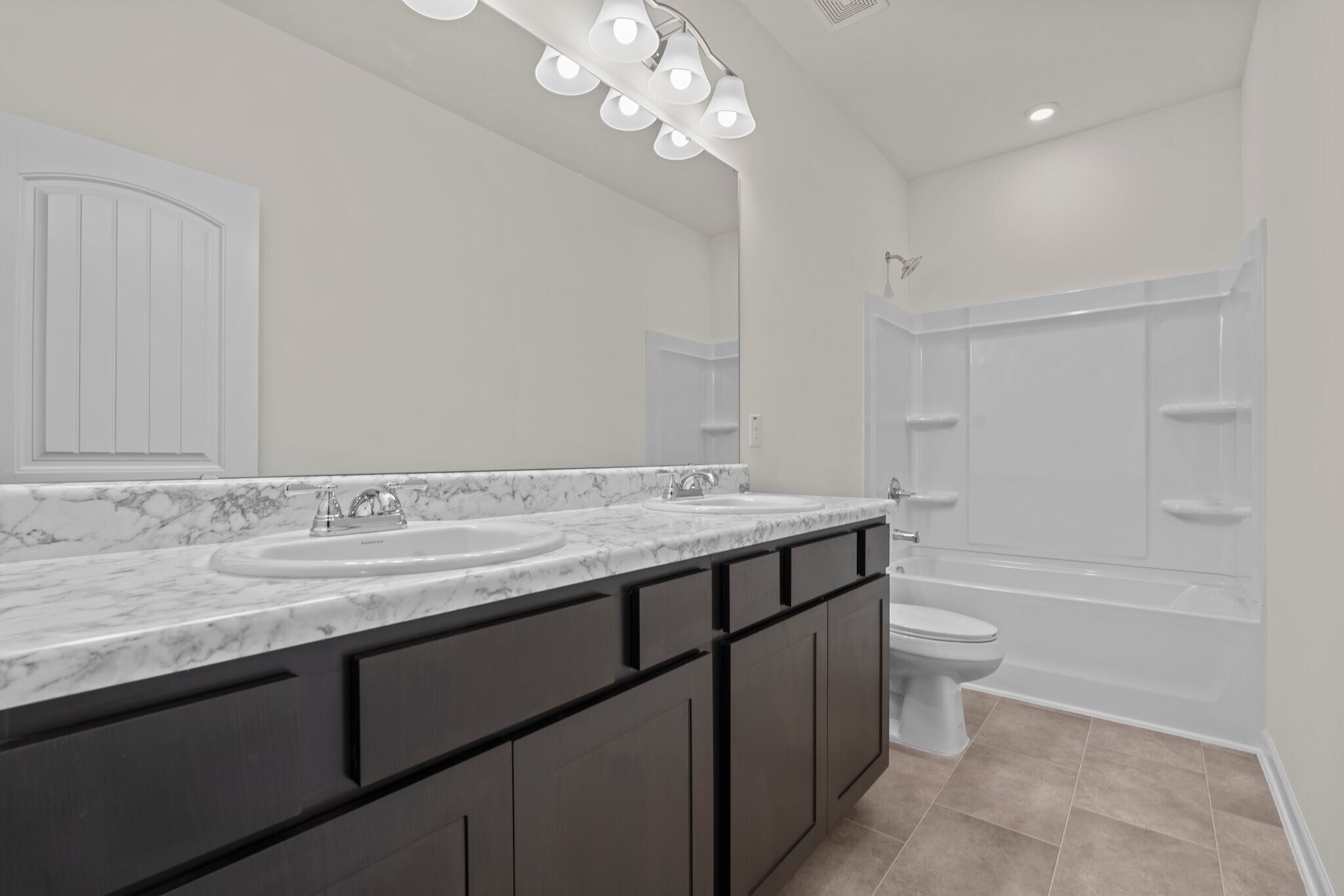 Building Photo - 827 Biltmore Dr