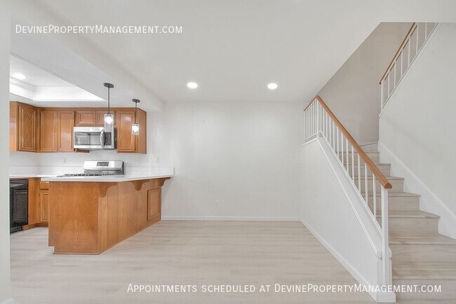 Building Photo - 902 California Privado