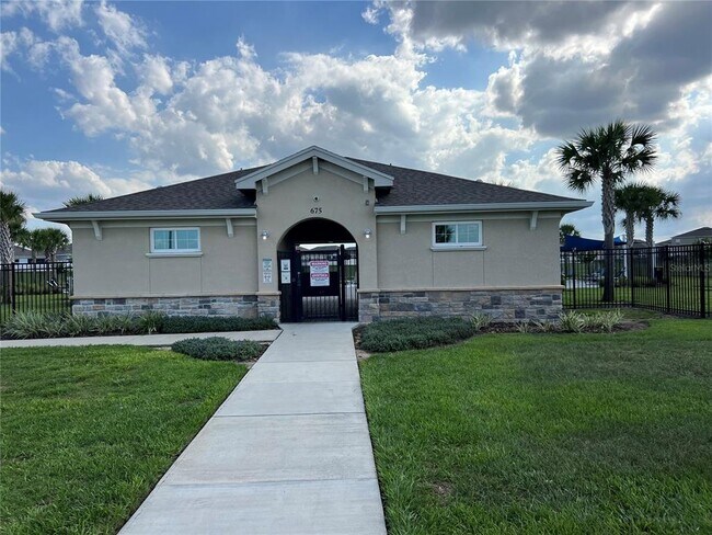 Building Photo - 688 Silver Palm Dr