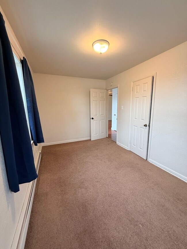 Building Photo - RENTAL 3 Bed Home w/ Garage Workshop & Fenced Yard