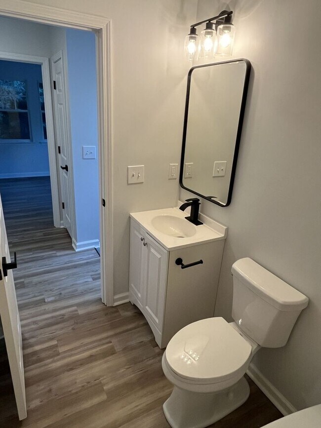 Building Photo - Refreshed 3 Bedroom End Unit Townhome near...