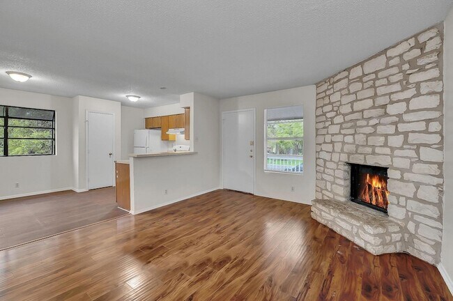 Building Photo - 500 Algerita Dr