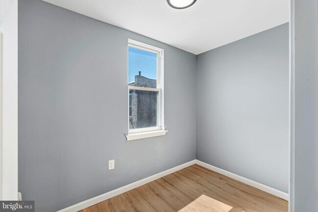 Building Photo - 2224 E Clearfield St