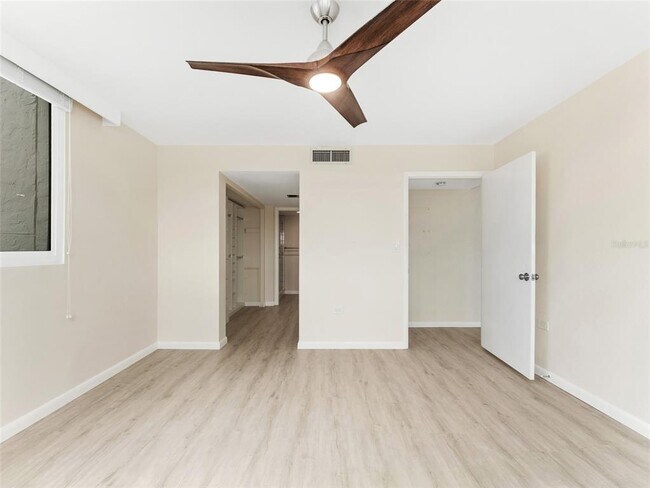 Building Photo - 450 Treasure Island Causeway