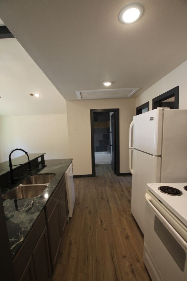 Building Photo - Spur 164 Units