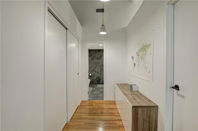 Building Photo - 3235 Roswell Rd NE