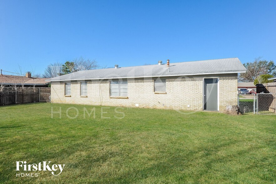 Building Photo - 6709 Alma St