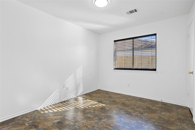 Building Photo - 1114 Lochmoor Ln