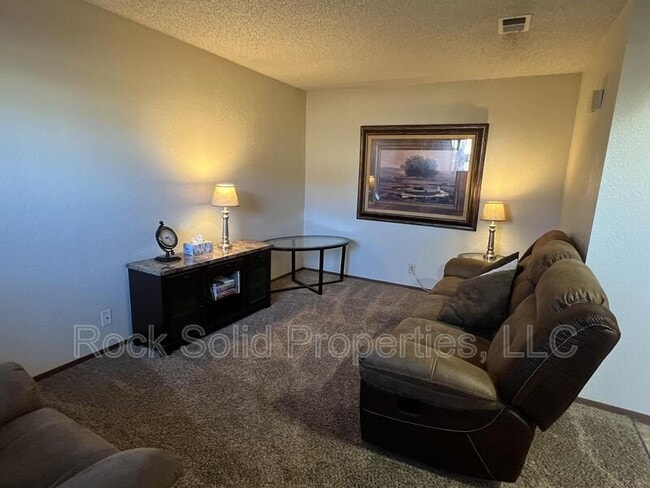 Building Photo - 3305 Frontier St