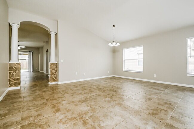 Building Photo - 4233 Hartford Lake Dr