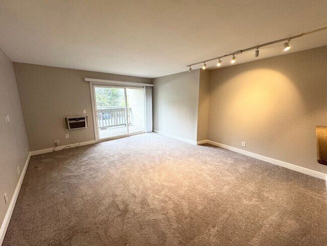 Building Photo - Great Shape Livermore Condo in Sonata Community with many Upgrades.