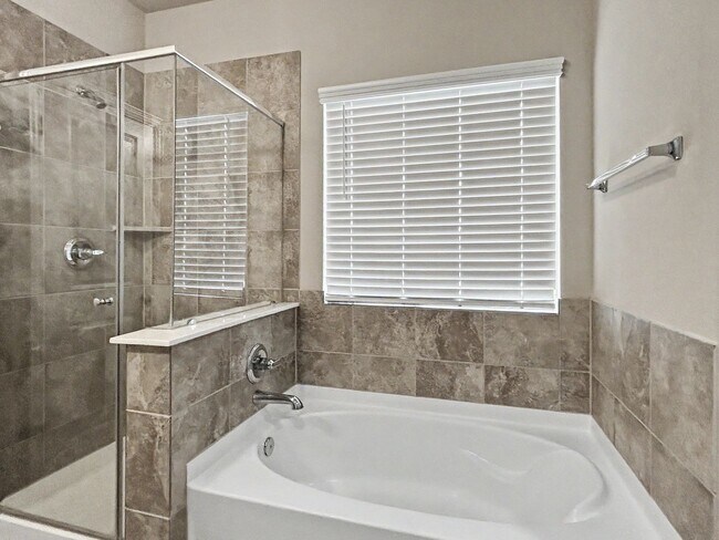 Building Photo - Spacious 4-Bedroom w/ Loft - Far West San Antonio