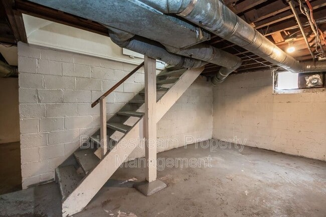 Building Photo - 708 Winston Dr