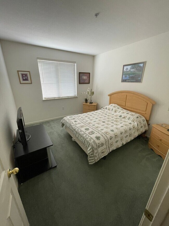Building Photo - 6080 Ingleston Dr #1014