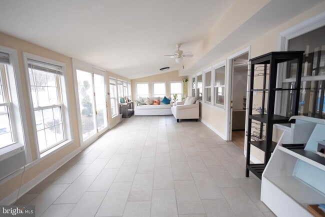 Building Photo - 24 Rose Apple Rd