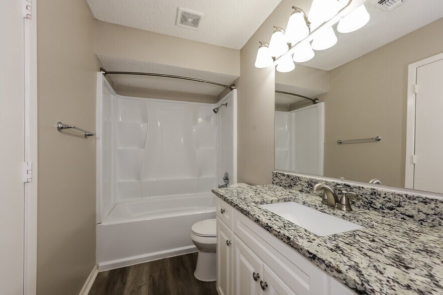 Building Photo - 2533 Bentley Dr