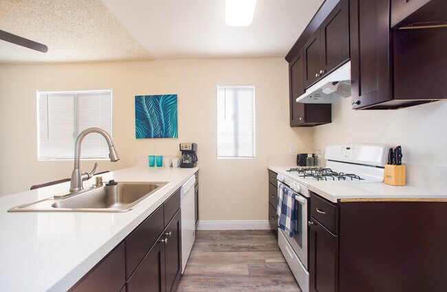 Building Photo - Locust Avenue Apartments