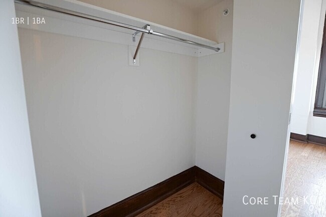 Building Photo - 310 E 39th-A1