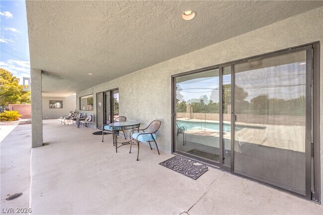 Building Photo - 1926 Papago Ln